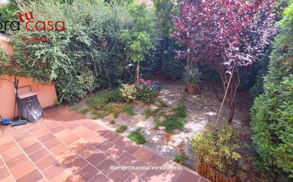 Jardí de Casa adosada en venda en La Lastrilla  amb Aire condicionat, Terrassa i Balcó