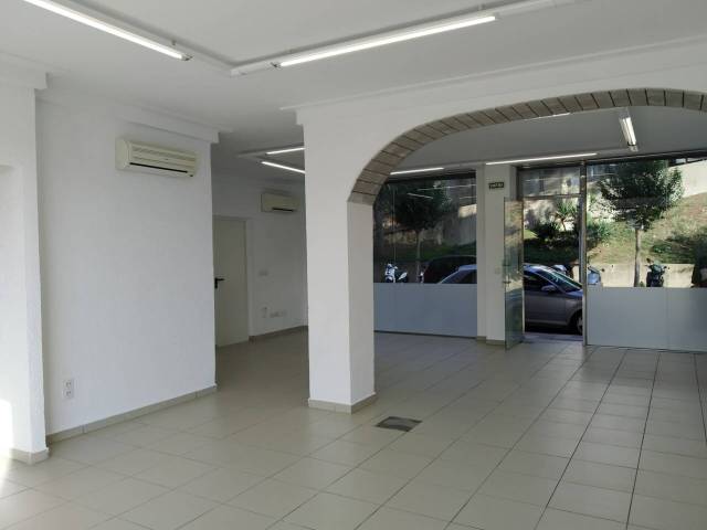 Local comercial en Alquiler en JOAN CARLES I, 85 en Mont Ferrant - Joan Carles I