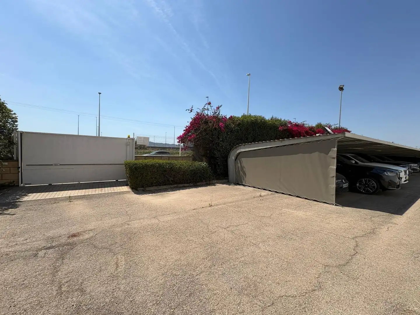 Parking de Oficina de alquiler en Riba-roja de Túria con Aire acondicionado y Amueblado
