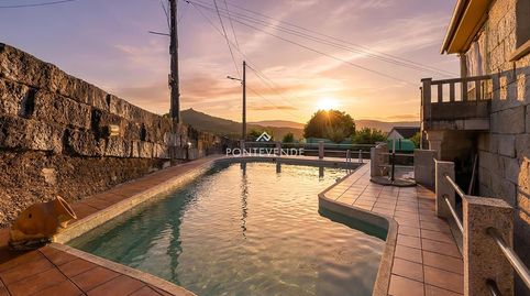 Casa de piedra con piscina en Soutomaior