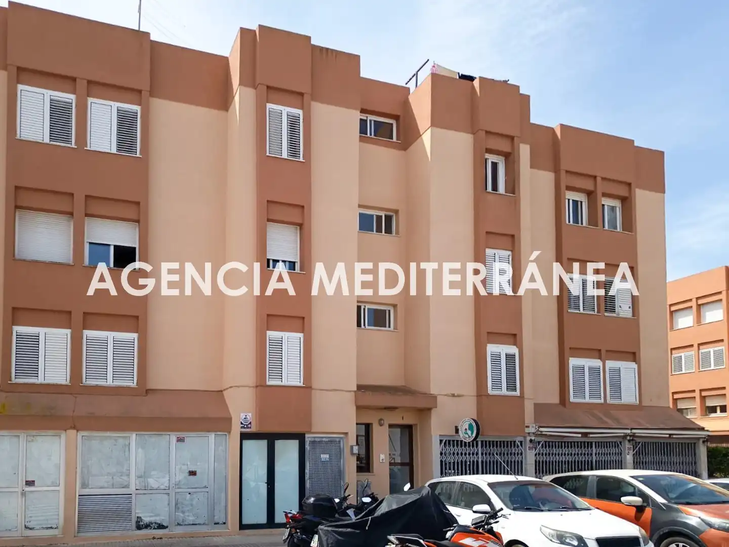 Vista exterior de Apartament en venda en Santa Eulària des Riu amb Aire condicionat, Calefacció i Jardí privat