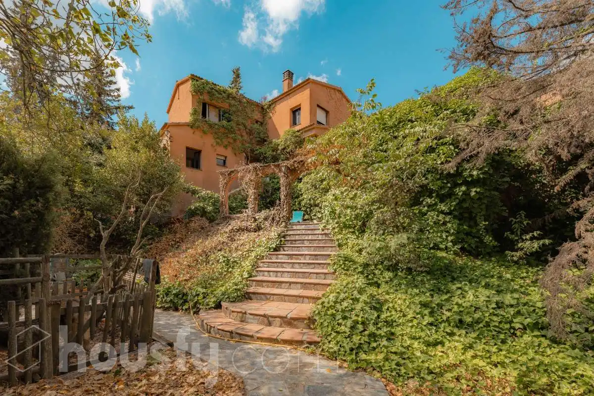 Jardí de Casa o xalet en venda en Vallirana, Barcelona