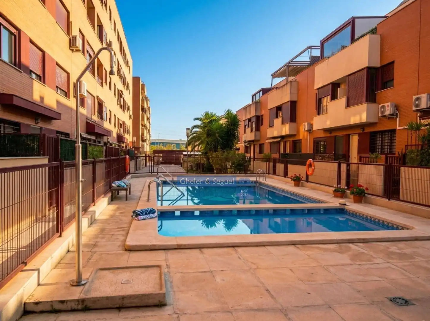 Piscina de Casa adosada en venta en Sagunto / Sagunt con Terraza y Balcón