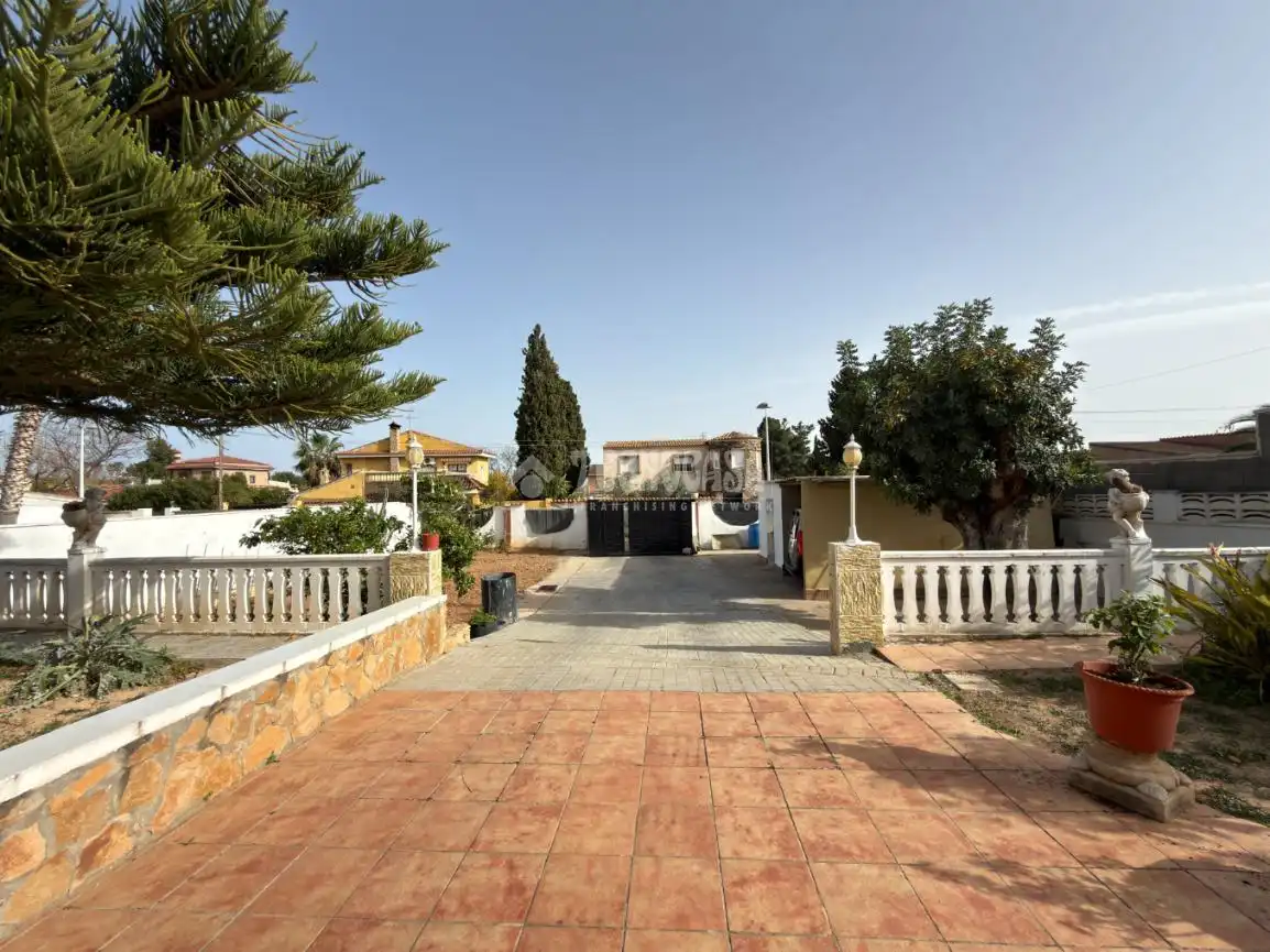 Vista exterior de Finca rústica en venta en Paterna con Terraza y Alarma