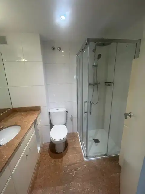 Badezimmer von Wohnung zur Miete in Sant Cugat del Vallès mit Klimaanlage, Heizung und Parkett