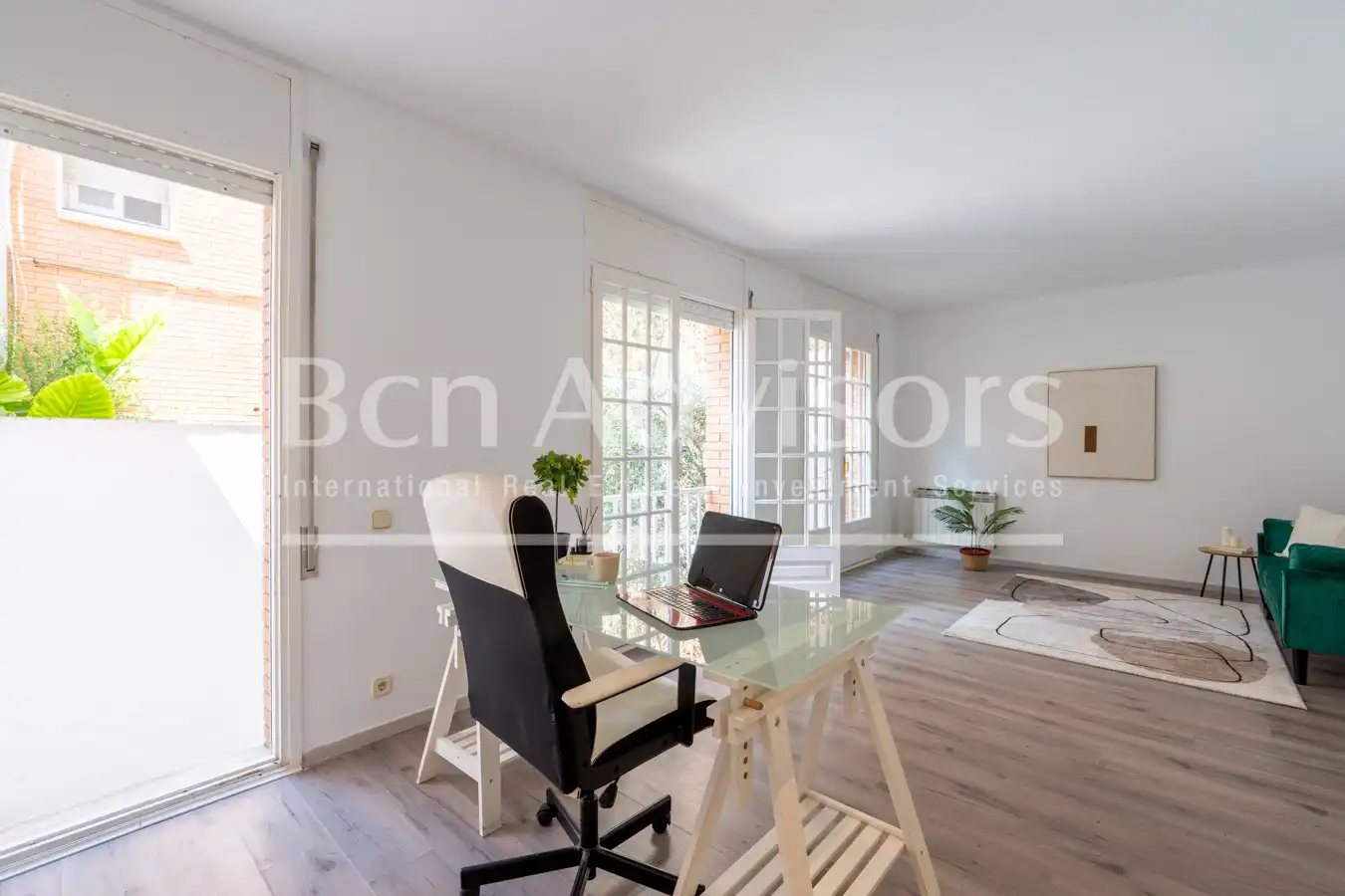 Sala d'estar de Casa adosada en venda en Sant Just Desvern amb Aire condicionat, Calefacció i Parquet