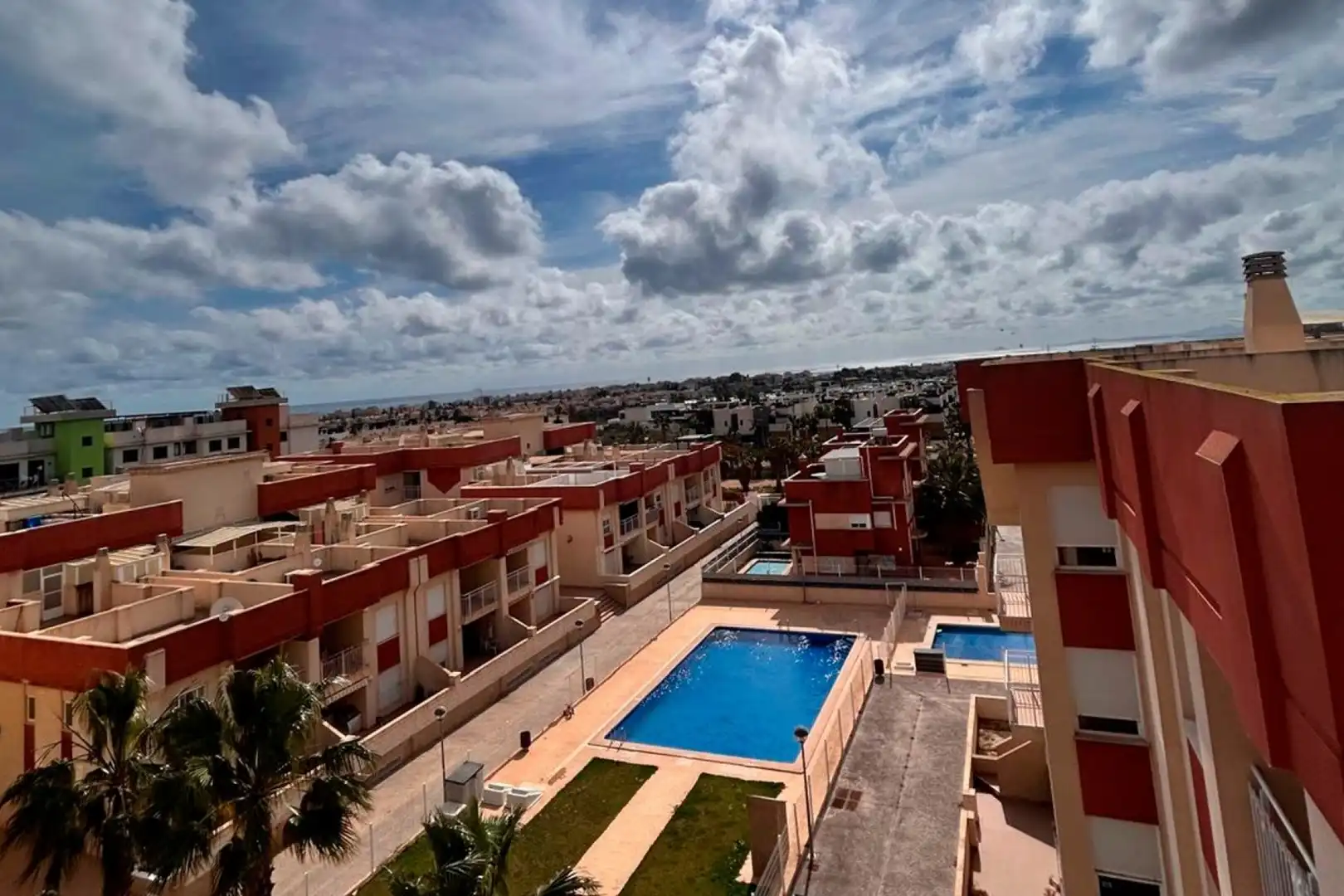 Vista exterior de Ático en venta en Orihuela con Aire acondicionado, Terraza y Balcón