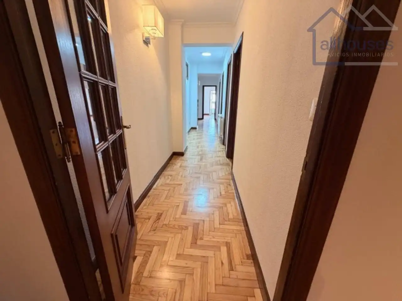 Piso en venta en Vigo  con Calefacción, Parquet y Terraza