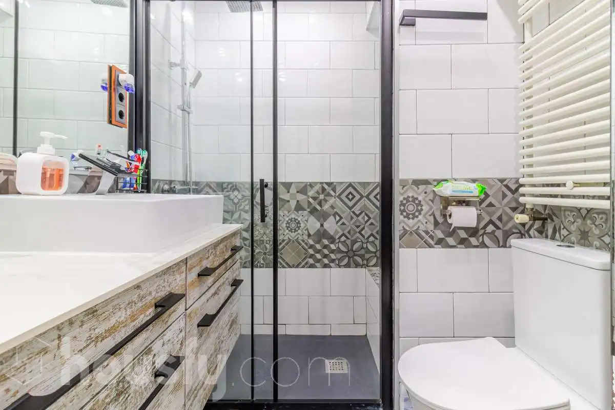 Badezimmer von Dachboden zum Verkauf in El Prat de Llobregat mit Klimaanlage, Heizung und Terrasse