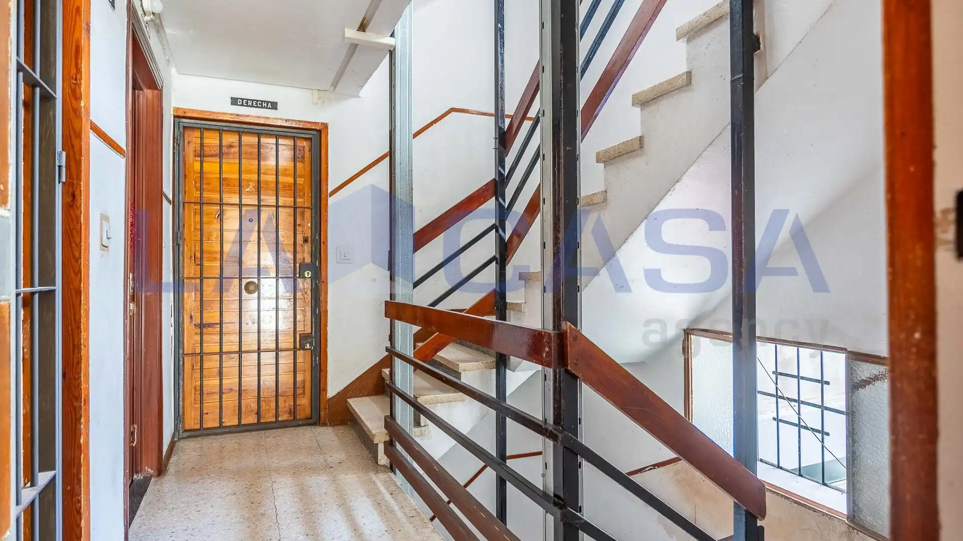 Flat for sale in Cruz Roja, Macarena