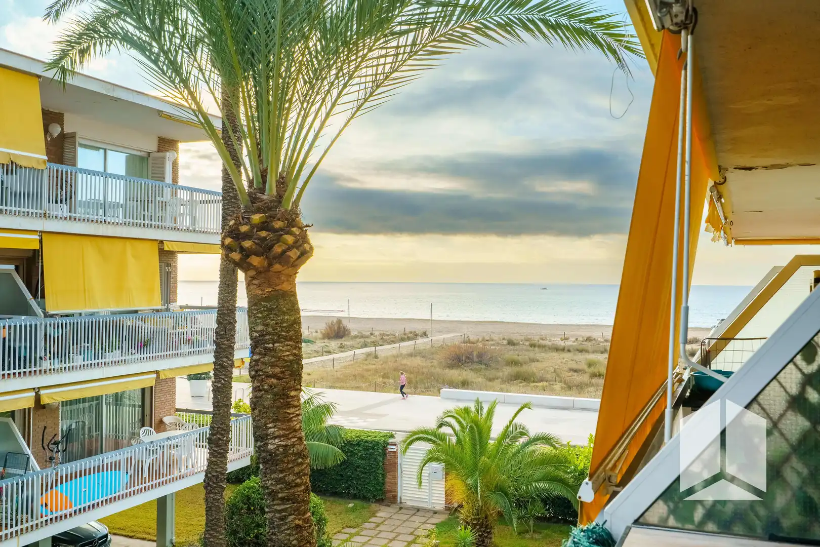 Piso en venta en Castelldefels con Aire acondicionado, Terraza y Piscina