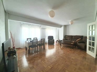 Piso con ascensor en venta en Paseo de Almería