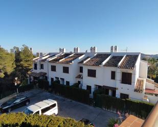 Vista exterior de Casa o xalet de lloguer en Finestrat amb Aire condicionat, Calefacció i Terrassa