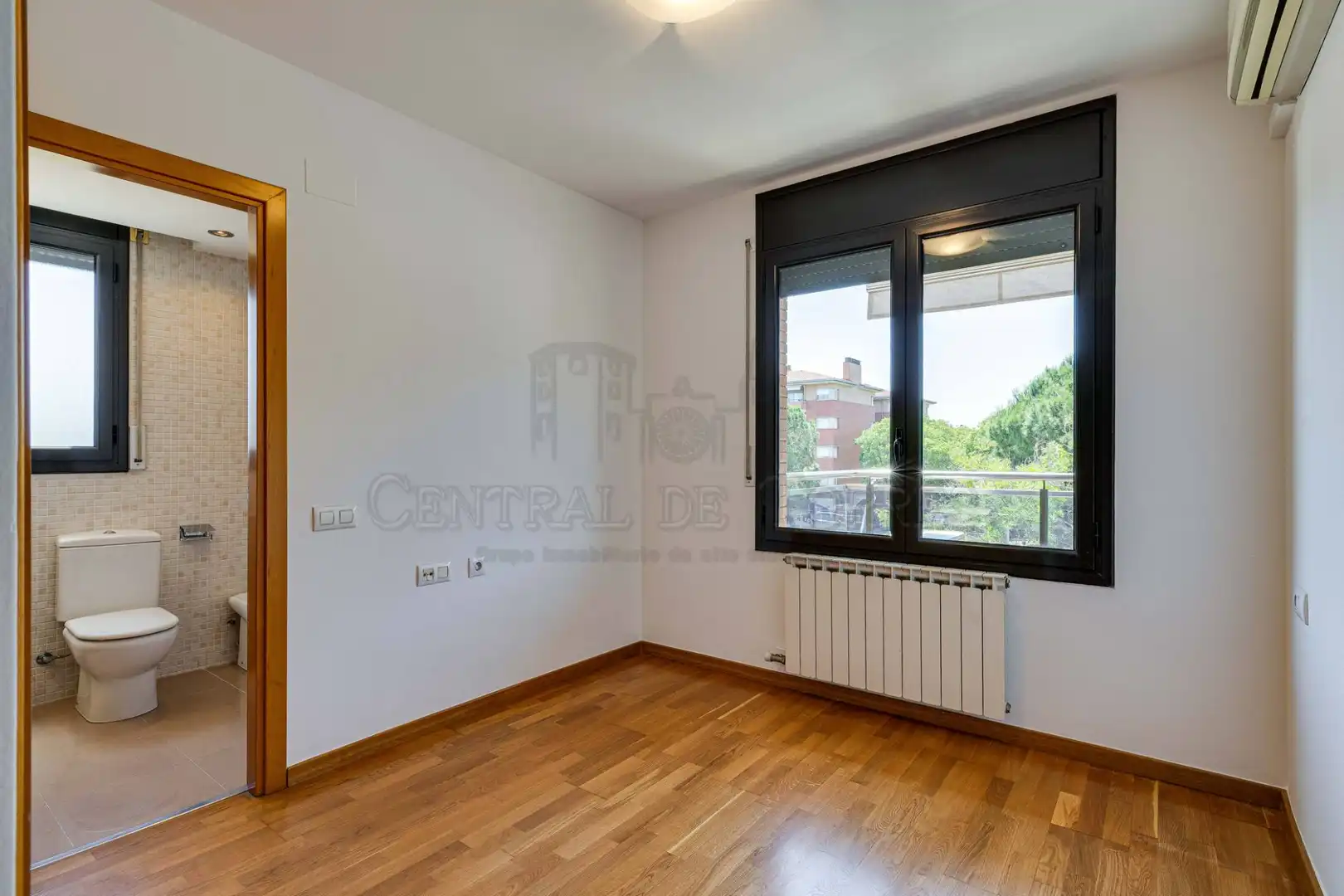 Bedroom of Flat for sale in Sant Cugat del Vallès  with Air Conditioner, Heating and Parquet flooring