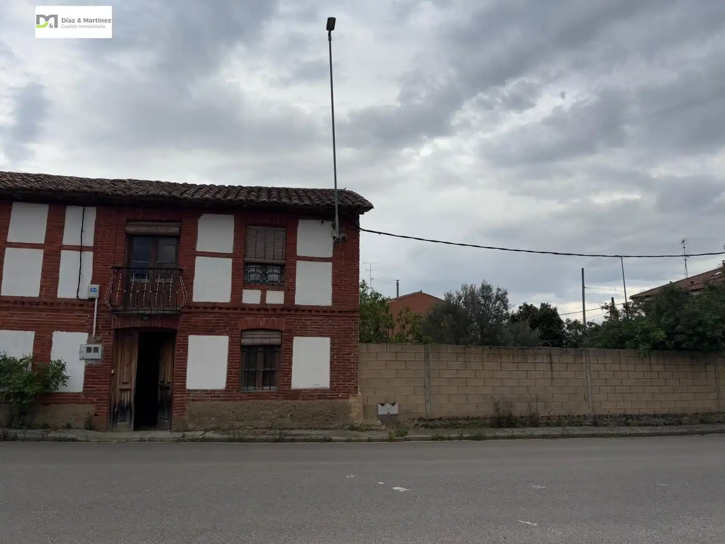Vista exterior de Casa o chalet en venta en Villaturiel con Jardín privado