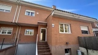 Vista exterior de Casa adosada de alquiler en Villaviciosa de Odón con Aire acondicionado, Calefacción y Jardín privado