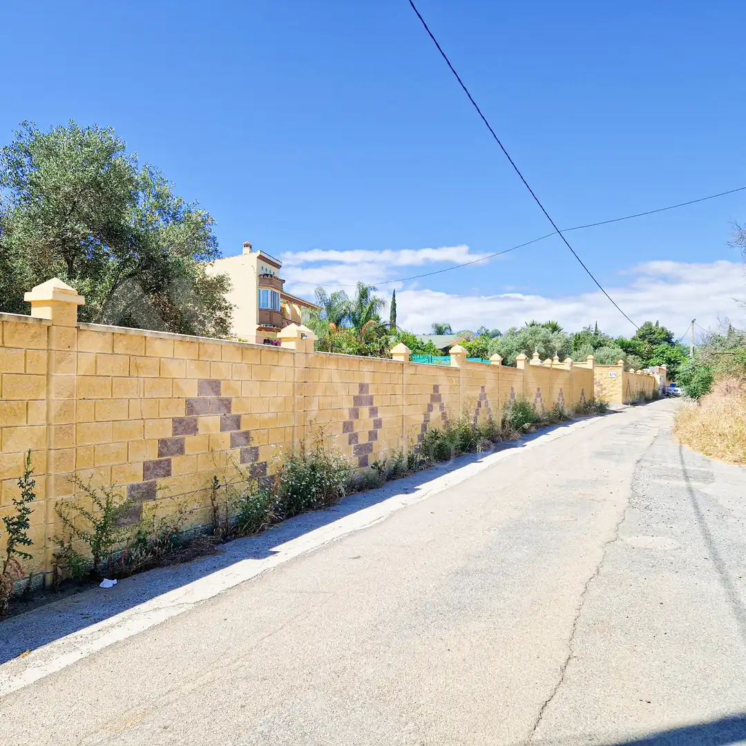 Vista exterior de Casa o xalet en venda en Alhaurín de la Torre amb Aire condicionat, Jardí privat i Terrassa