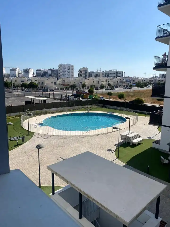Swimming pool of Flat for share in Dos Hermanas