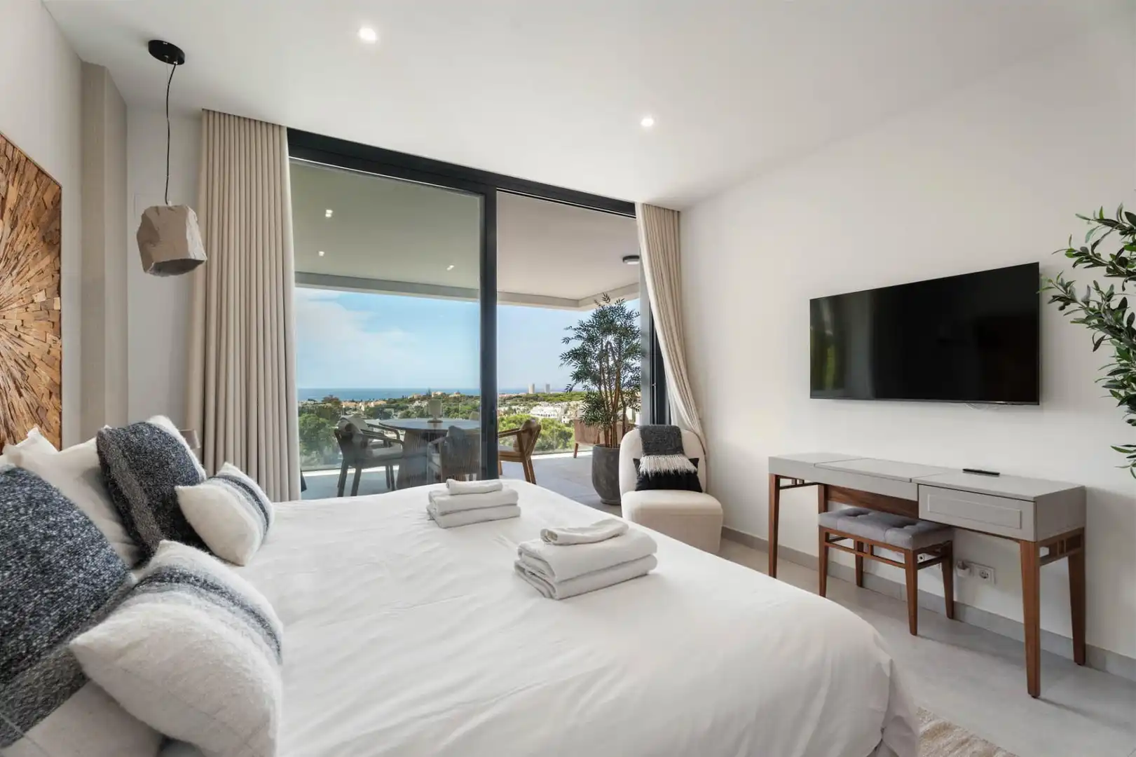 Dormitori de Apartament en venda en Marbella amb Aire condicionat, Calefacció i Jardí privat