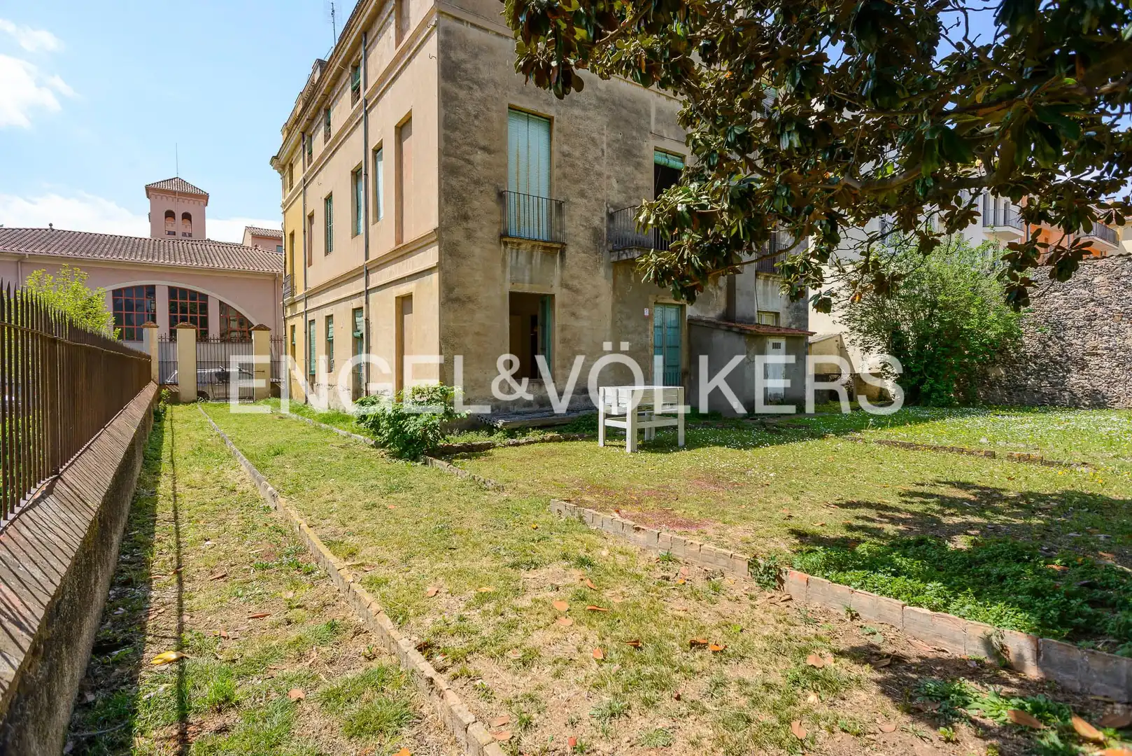 Vista exterior de Casa o chalet en venta en Olot con Calefacción, Jardín privado y Terraza