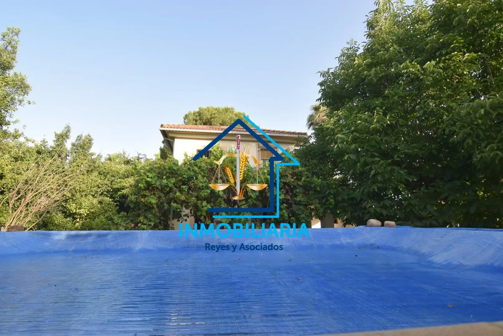 Piscina de Pis en venda en Córdoba amb Aire condicionat, Moblat i Alarma