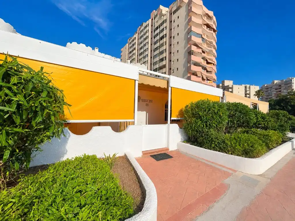 Vista exterior de Casa adosada en venda en La Manga del Mar Menor