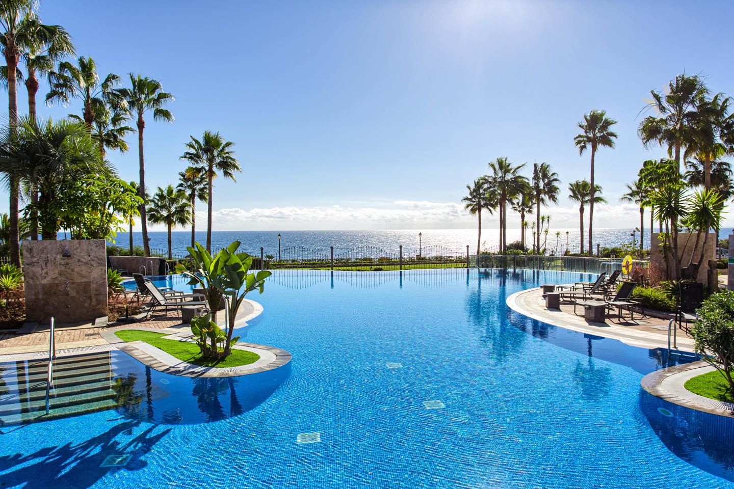 Piscina de Apartament en venda en Estepona amb Aire condicionat, Calefacció i Jardí privat