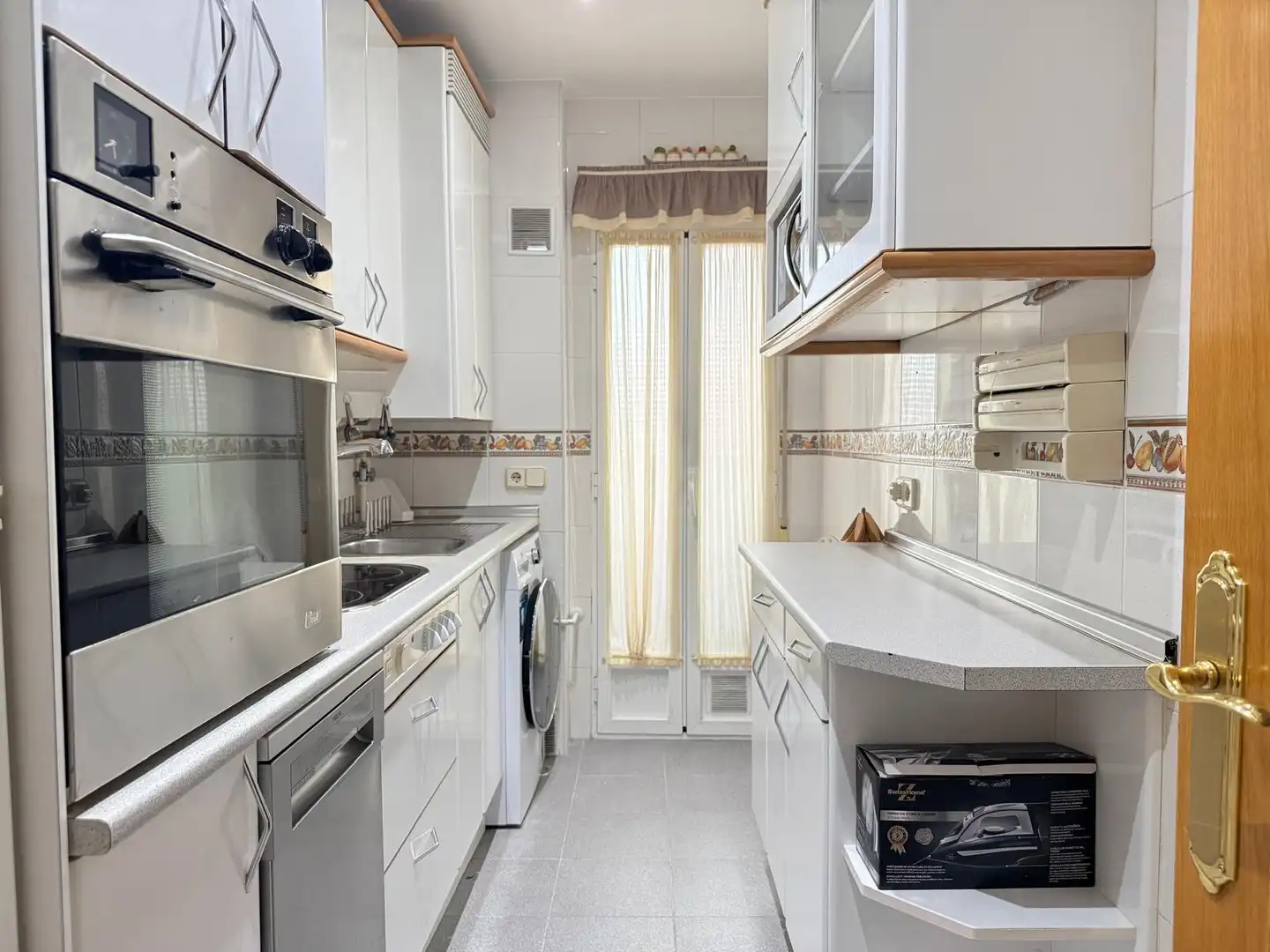 Kitchen of Flat for share in Madrid  with Air Conditioner, Heating and Furnished