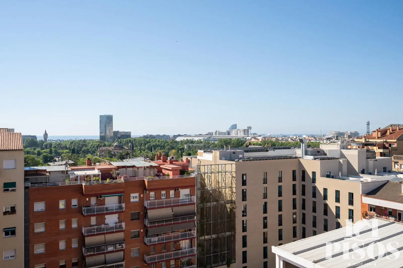 Vista exterior de Ático en venta en Barcelona con Aire acondicionado, Calefacción y Parquet