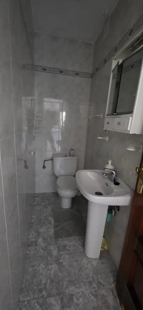 Baño de Piso en venta en Marbella con Terraza, Horno y Lavadora