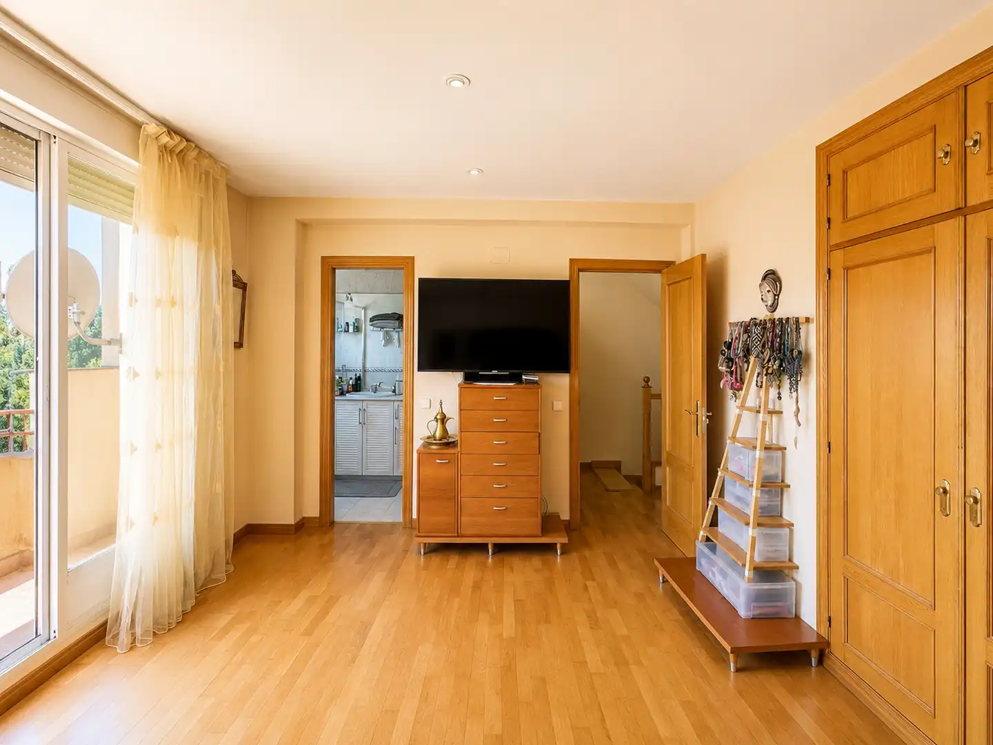 Sala de estar de Casa adosada en venta en Torrelodones con Piscina comunitaria