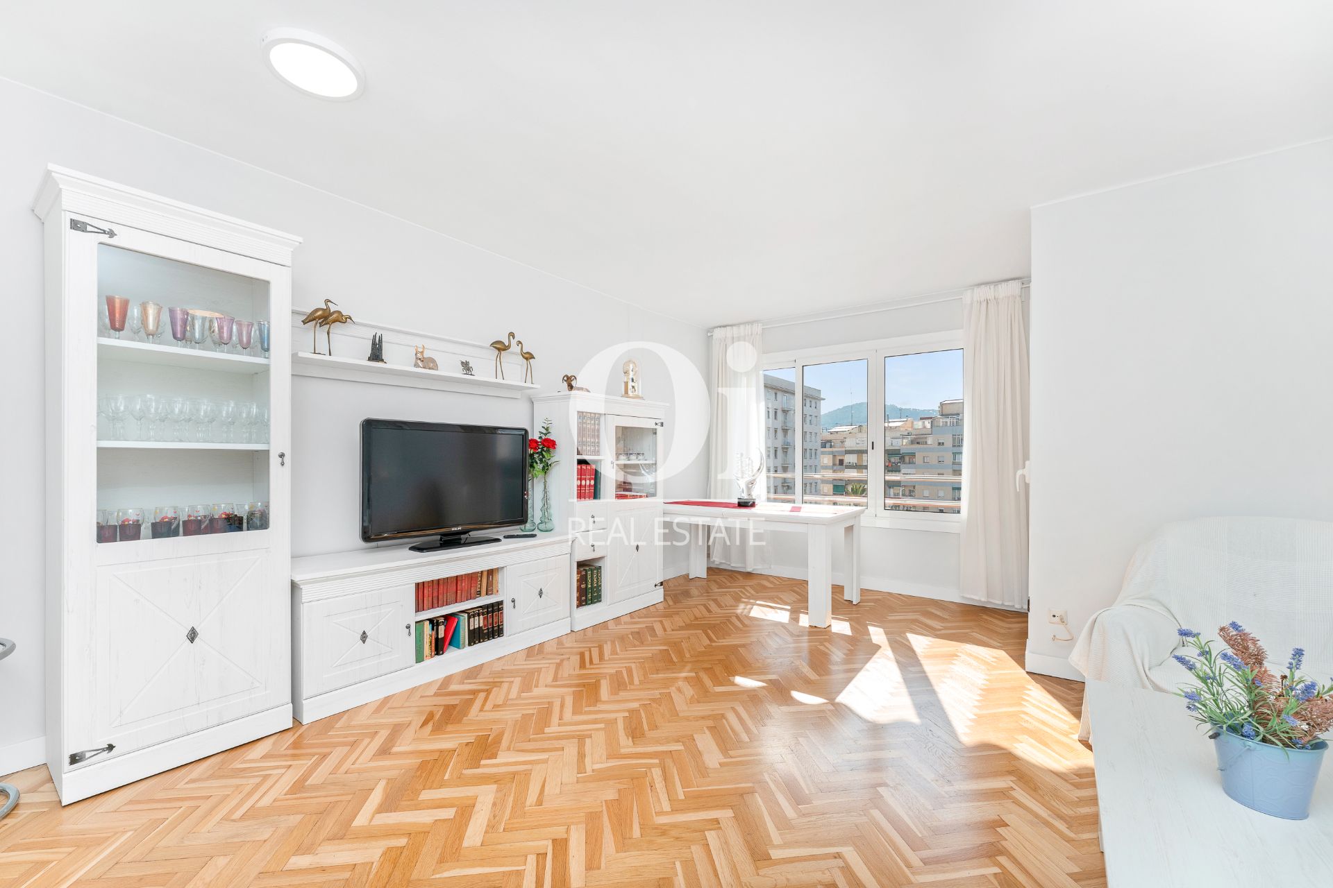 Bedroom of Flat for sale in  Barcelona Capital  with Parquet flooring, Terrace and Furnished