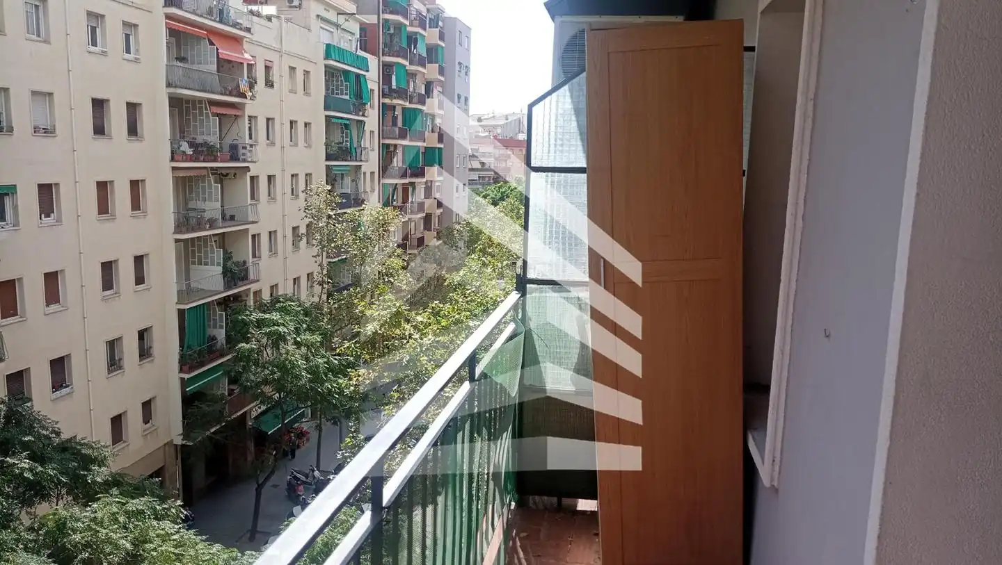 Flat with terrace for sale in calle de Bofarull, imagen 5