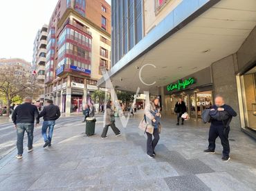 Locale commerciale in affitto a L'Eixample