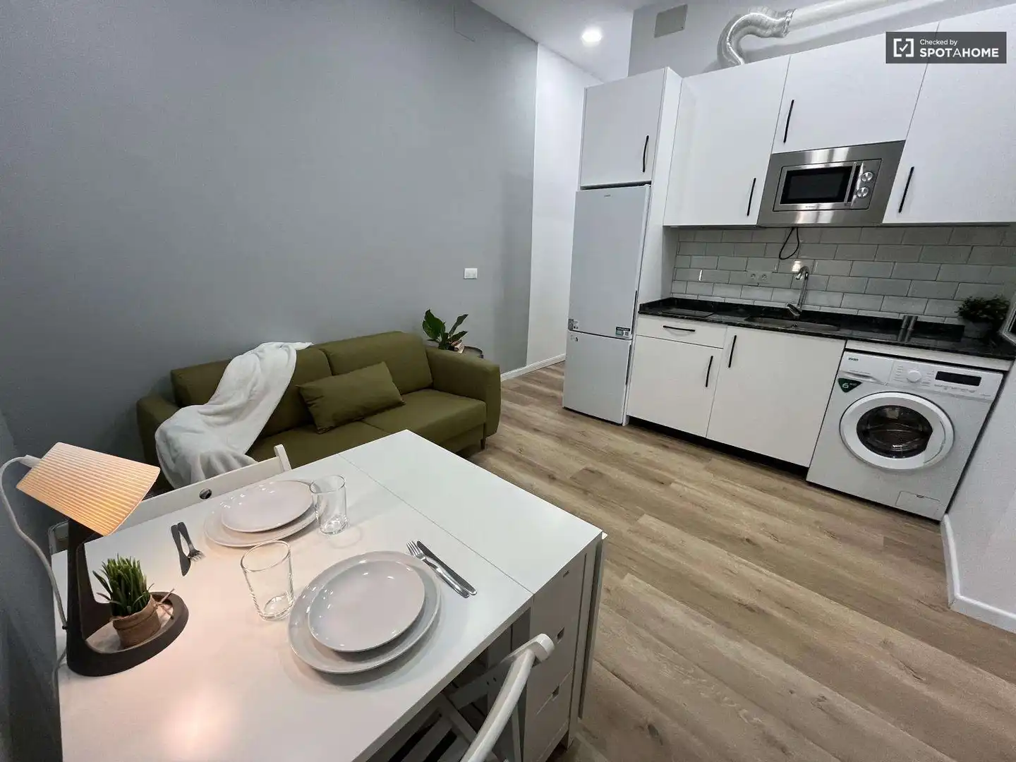 Cuina de Apartament per a compartir en Madrid amb Aire condicionat, Calefacció i Terrassa