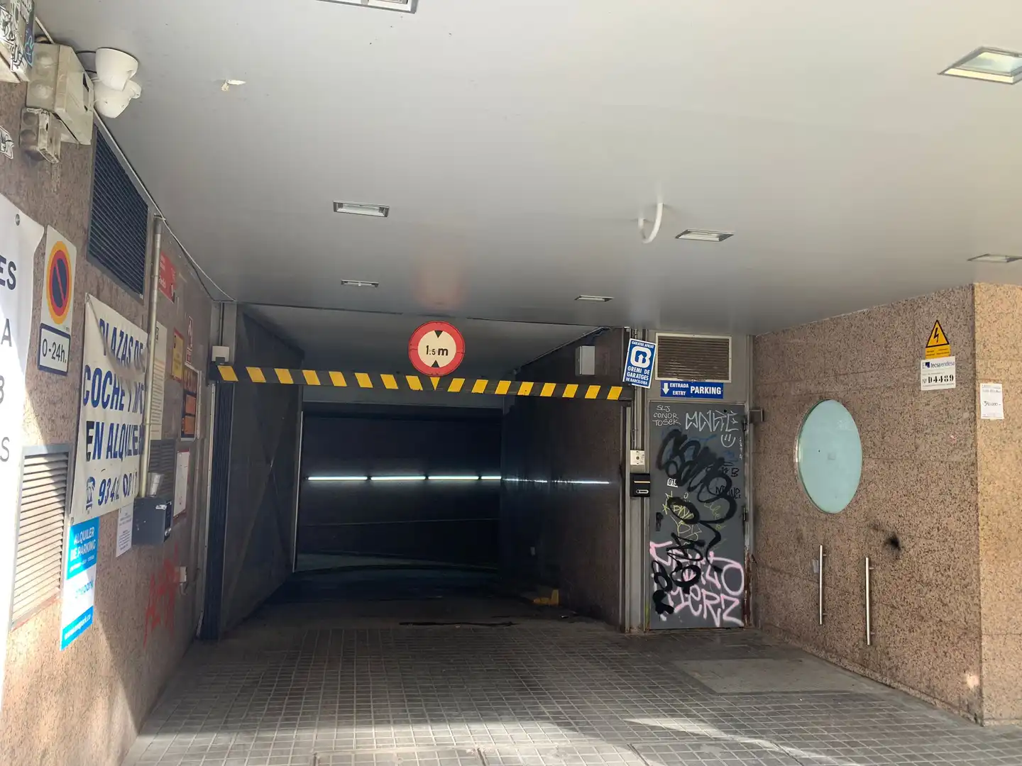 Aparcamiento con ascensor en venta en La Rambla 88, imagen 2