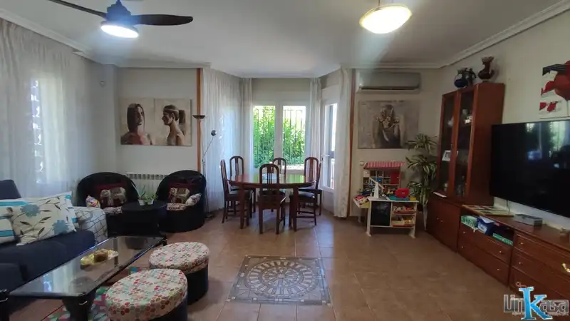 Casa amb terrassa en venda a Calle Alemania, imagen 4