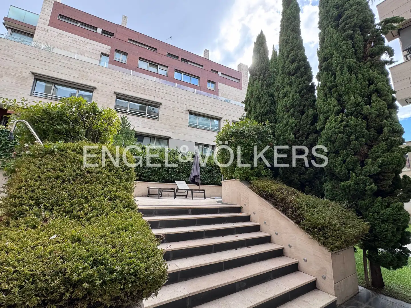 Außenansicht von Wohnung zur Miete in Madrid mit Klimaanlage, Heizung und Terrasse