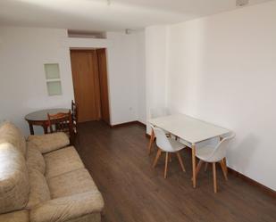 Sala d'estar de Apartament en venda en Ciudad Real Capital amb Aire condicionat