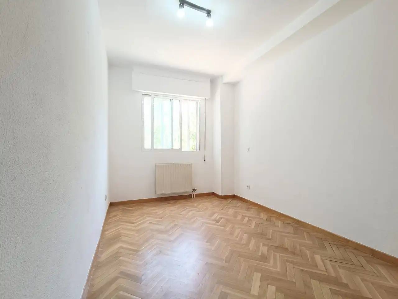 Bedroom of Flat for rent in Madrid  with Heating, Parquet flooring and Terrace