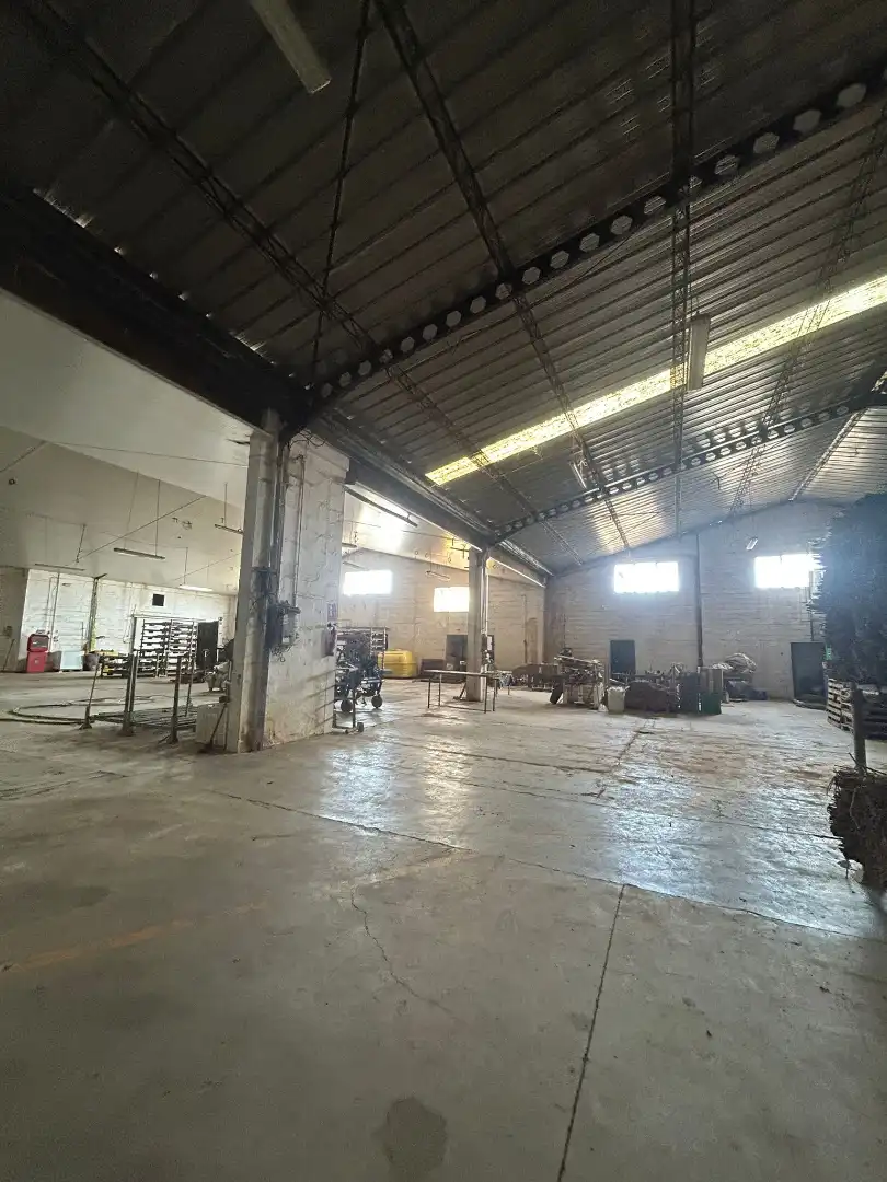 Nau industrial en venda a Avenida de Brenes 7, imagen 23
