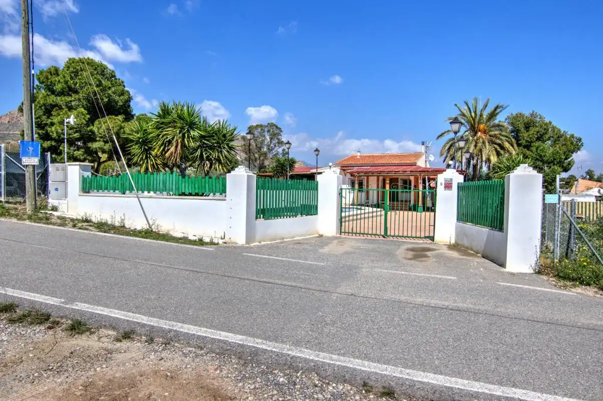 Vista exterior de Casa o xalet en venda en Alicante / Alacant amb Aire condicionat, Calefacció i Jardí privat