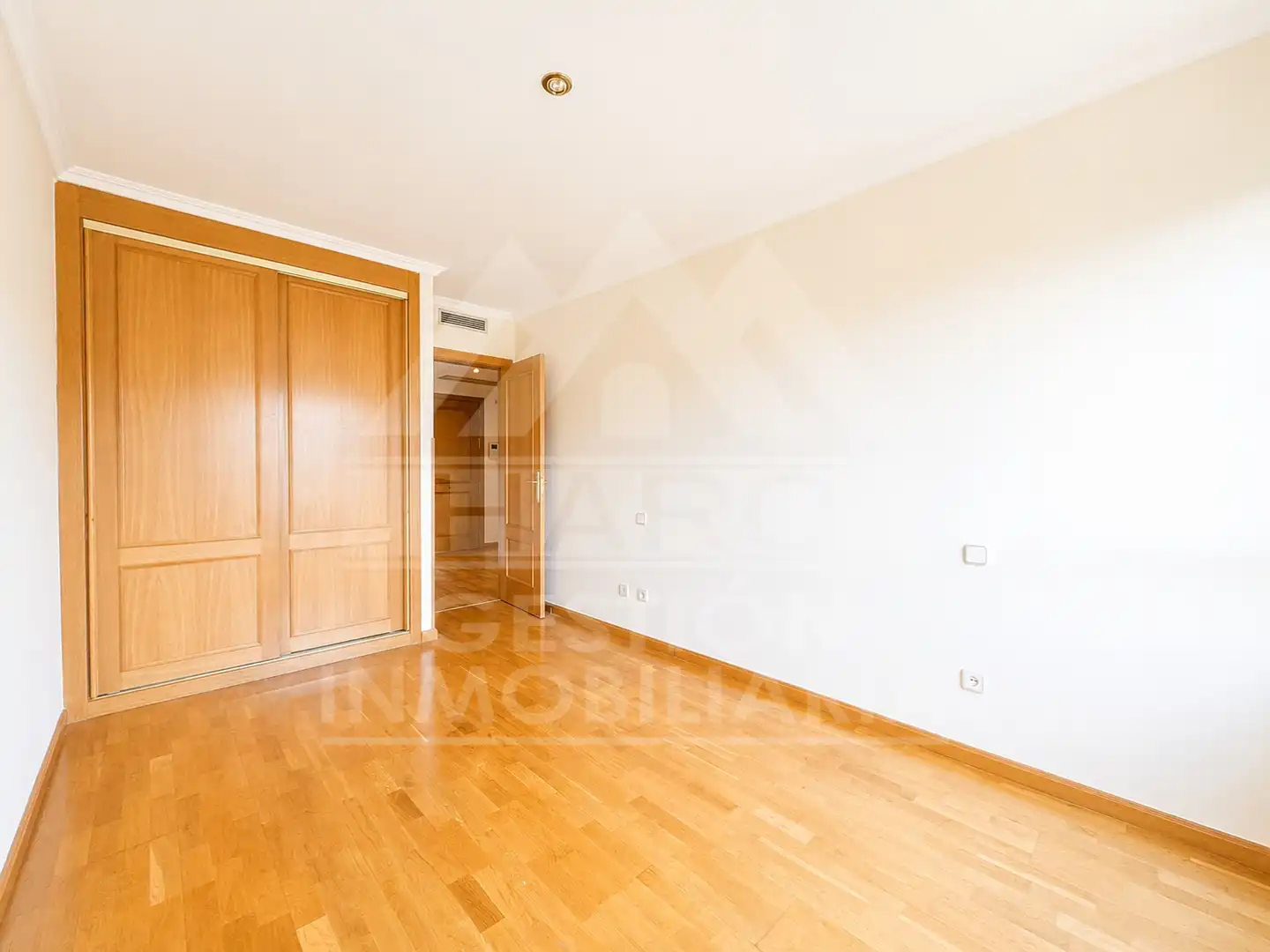 Schlafzimmer von Wohnung zum Verkauf in Madrid mit Klimaanlage, Ofen und Waschmaschine