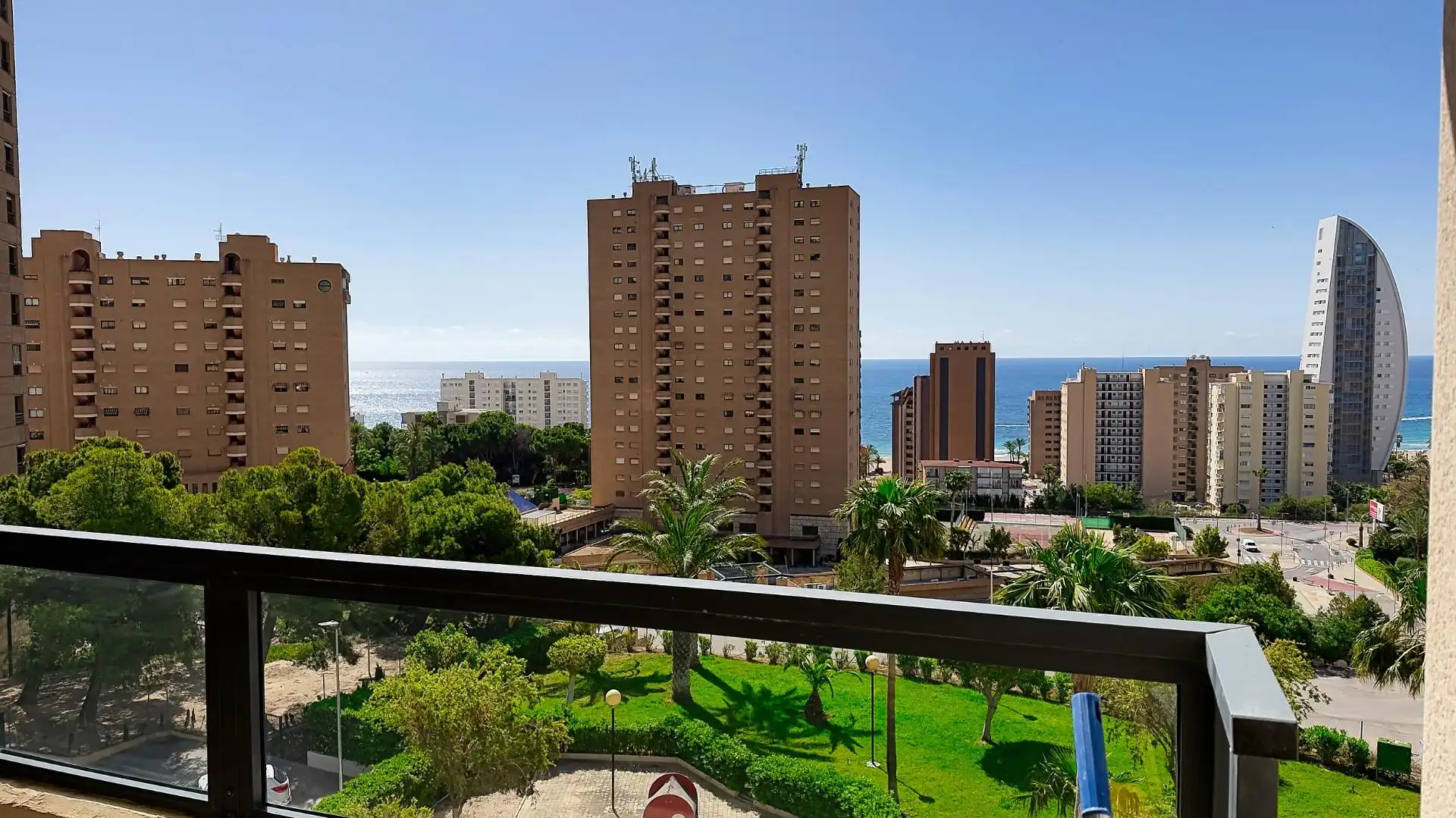 Vista exterior de Pis en venda en Benidorm amb Aire condicionat, Jardí privat i Terrassa