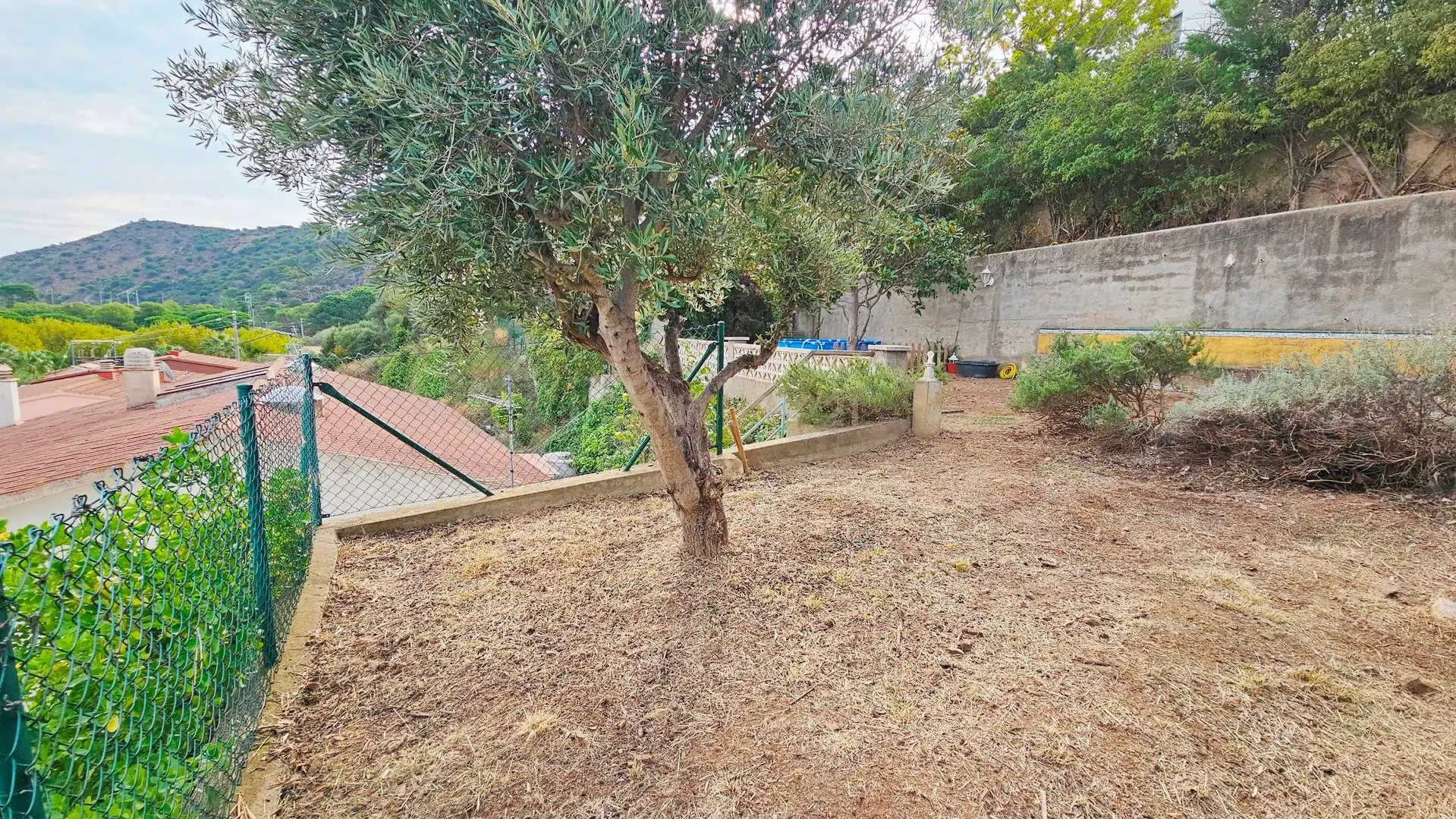 Garden of Apartments for sale in Colera  with Oven and Washing machine