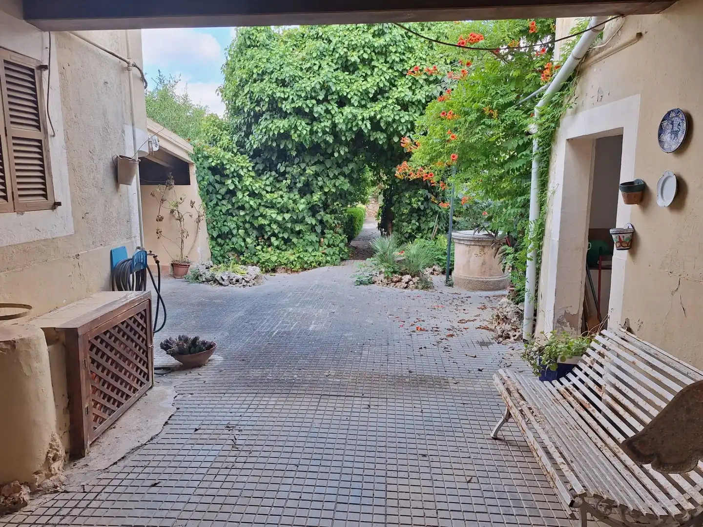Vista exterior de Casa adosada en venda en Algaida amb Jardí privat i Traster