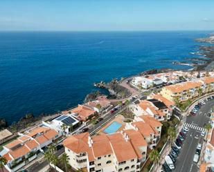 Vista exterior de Apartament en venda en Guía de Isora amb Moblat i Piscina comunitària