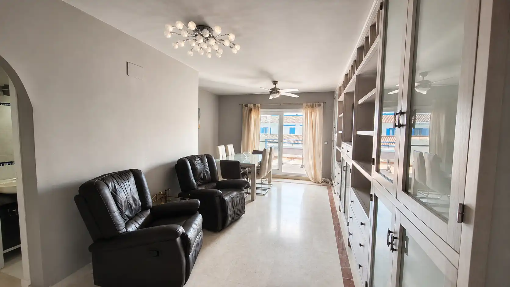Sala de estar de Ático en venta en Manilva con Terraza, Amueblado y Horno