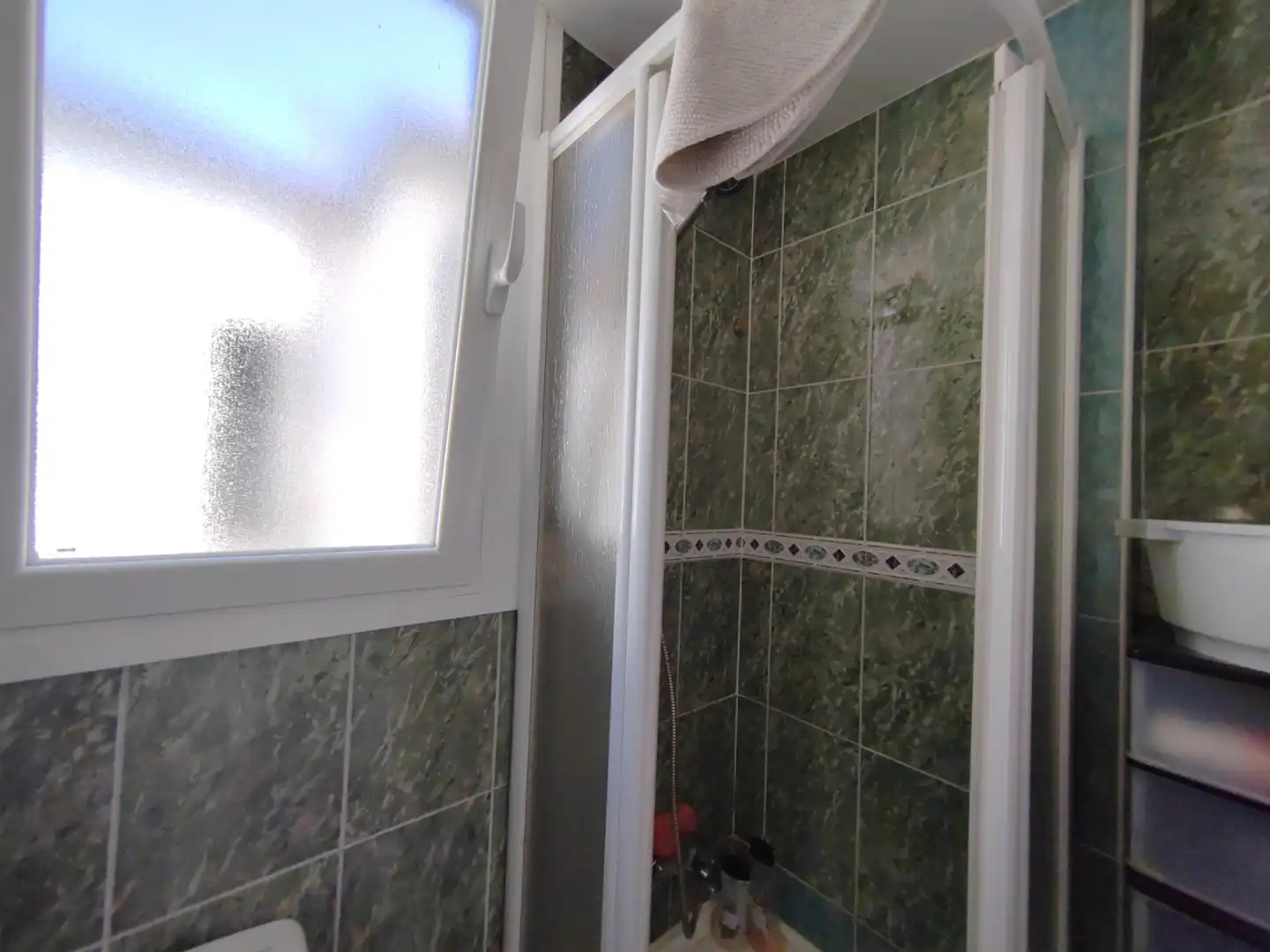 Badezimmer von Dachboden zur Miete in Madrid mit Klimaanlage, Heizung und Parkett
