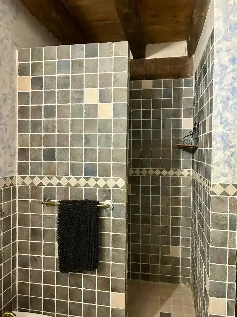 Badezimmer von Country house zum Verkauf in Madrid mit Klimaanlage, Privatgarten und Parkett